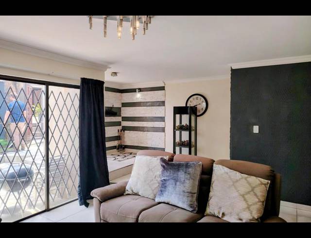 3 BEDROOM TOWNHOUSE FOR SALE IN BRUMA